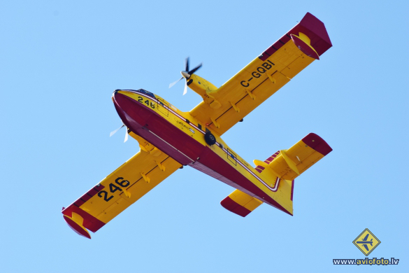 Canadair CL-415 (CL-215-6B11)